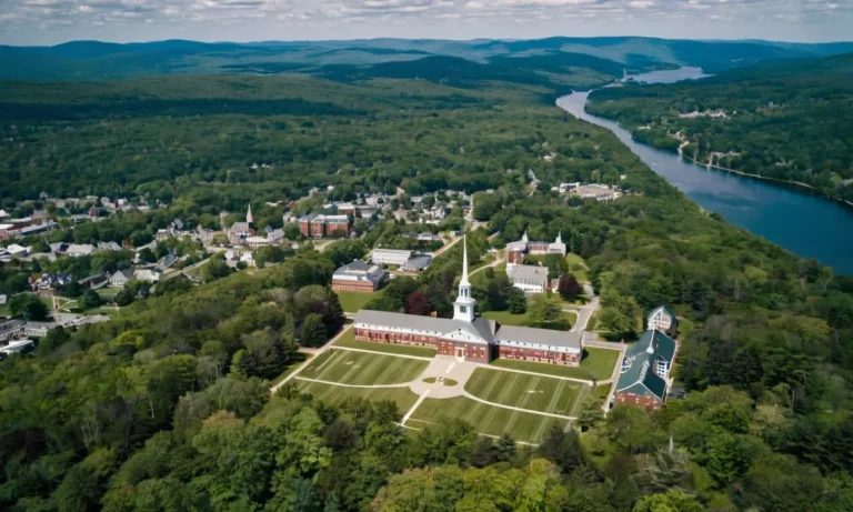 What Is The Closest Airport To Dartmouth College?
