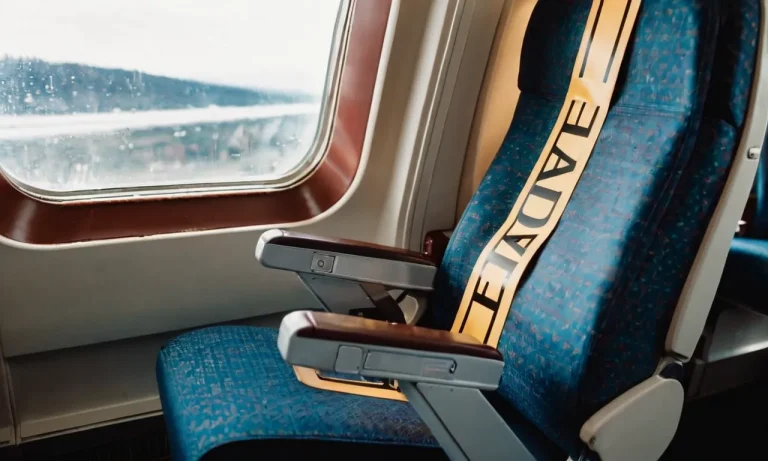 What Seat Is E On A Plane: A Detailed Guide